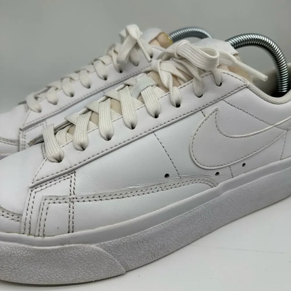Nike Women's Blazer Low Platform Triple White Sneaker Size 9 - Picture 5 of 16